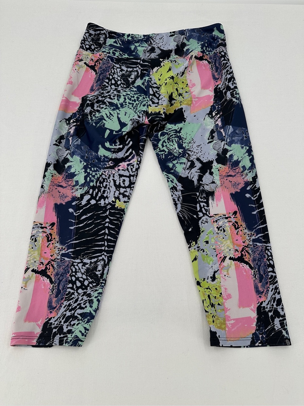 Onzie Leopard Print Capri Leggings in Mint Black Pink Rawr! - Picture 3 of 6